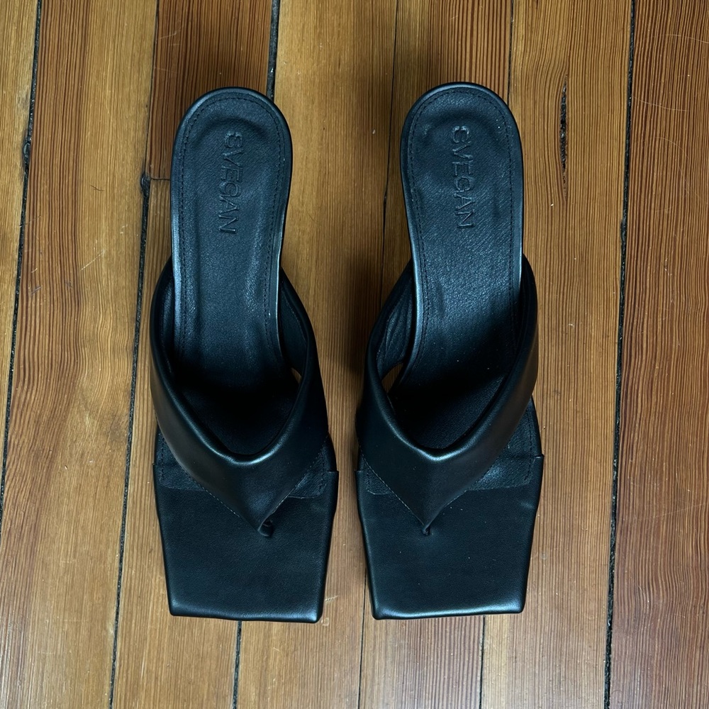 SVEGAN Black Thong Sandal Heels Size 40 (US 9)